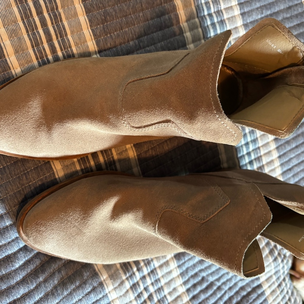 Dolce Vita Tan Ankle Boots Sleek Chelsea Style
